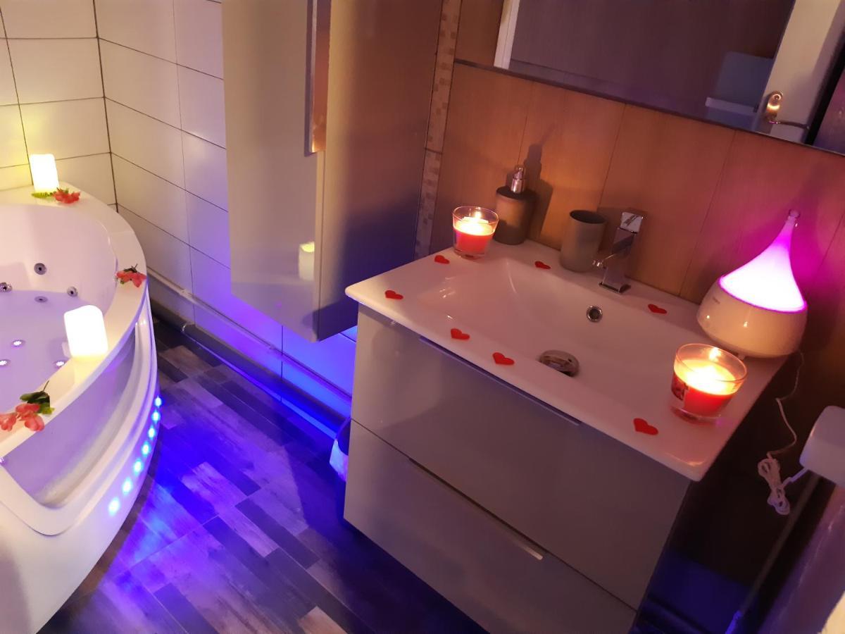 Luxe Sauna Privatif Et Grand Bain Jacuzzi A Deux A Biscarosse Plage Pour Nuit Romantique Avec Decoration Led Et Bougies Бискарос Екстериор снимка