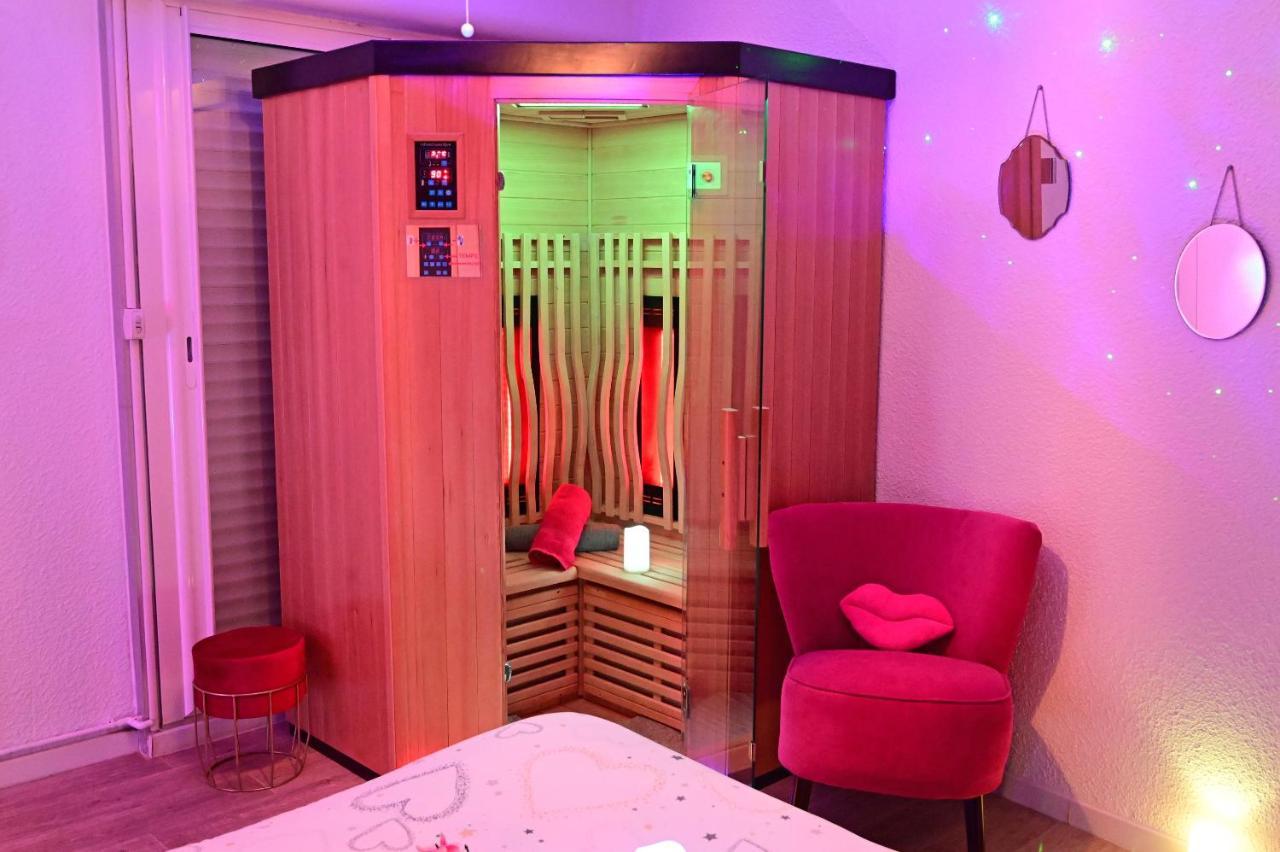 Luxe Sauna Privatif Et Grand Bain Jacuzzi A Deux A Biscarosse Plage Pour Nuit Romantique Avec Decoration Led Et Bougies Бискарос Екстериор снимка