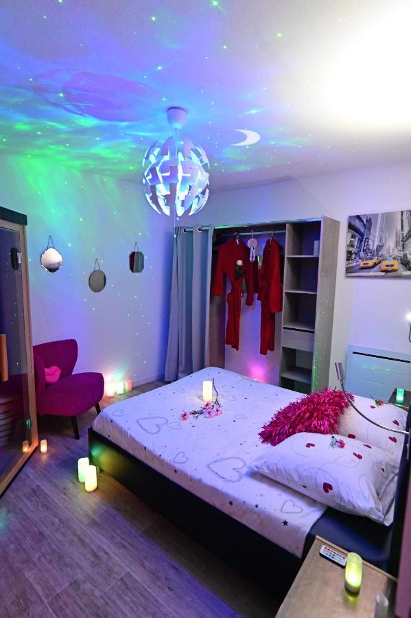 Luxe Sauna Privatif Et Grand Bain Jacuzzi A Deux A Biscarosse Plage Pour Nuit Romantique Avec Decoration Led Et Bougies Бискарос Екстериор снимка
