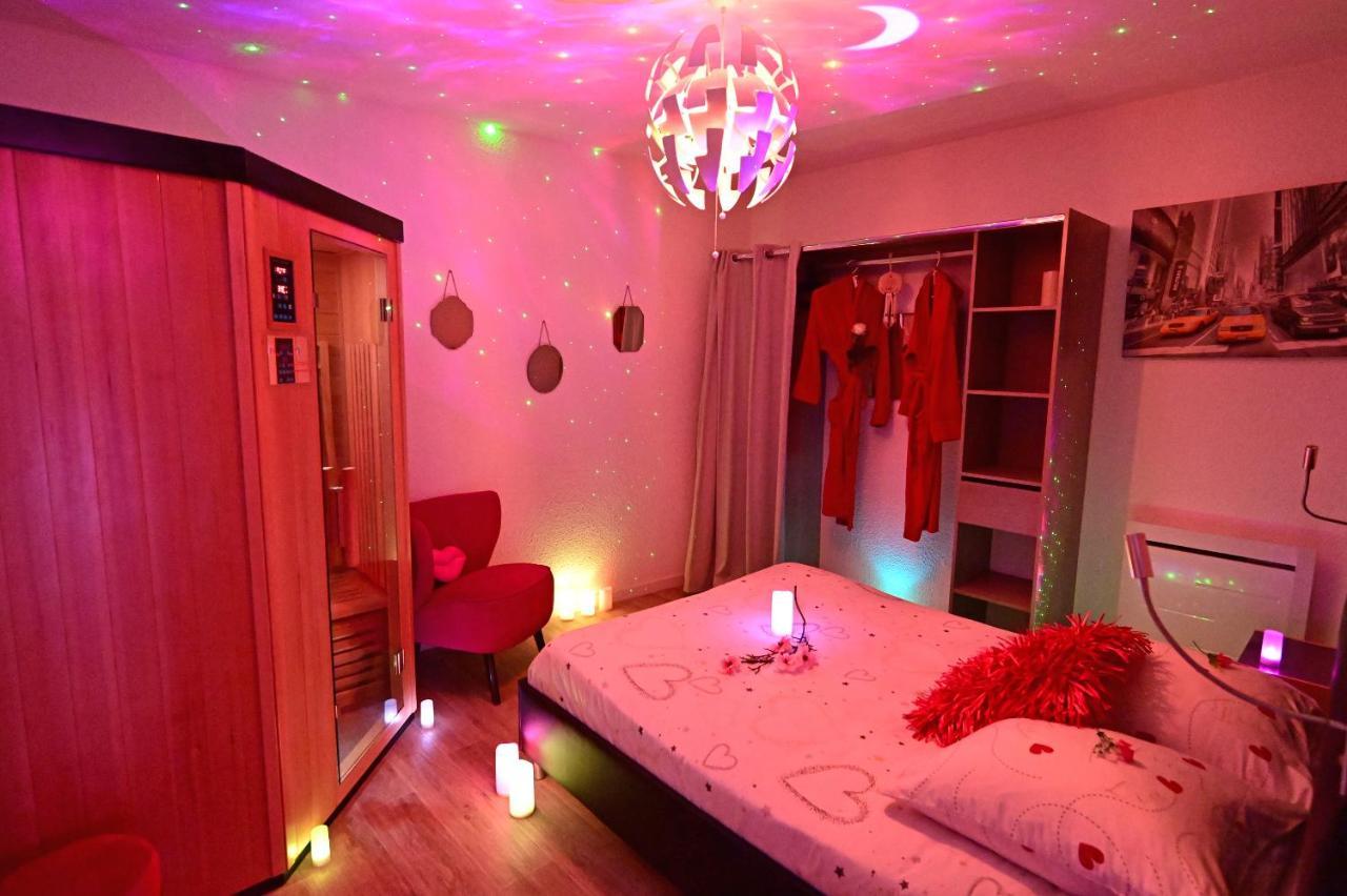 Luxe Sauna Privatif Et Grand Bain Jacuzzi A Deux A Biscarosse Plage Pour Nuit Romantique Avec Decoration Led Et Bougies Бискарос Екстериор снимка